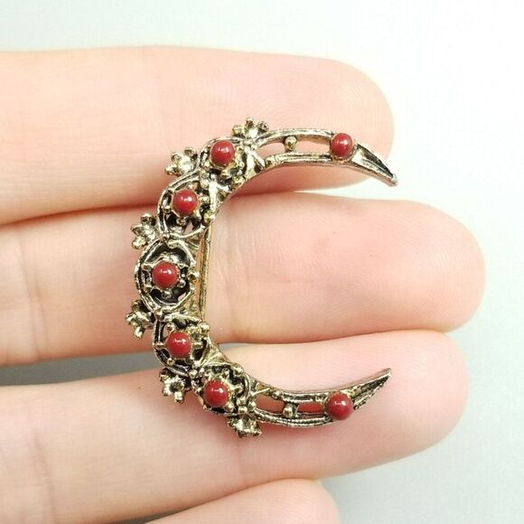 Vintage Crescent Moon Shape Brooch with Red Beads, Celestial Lapel Pin - Picture 6 of 6